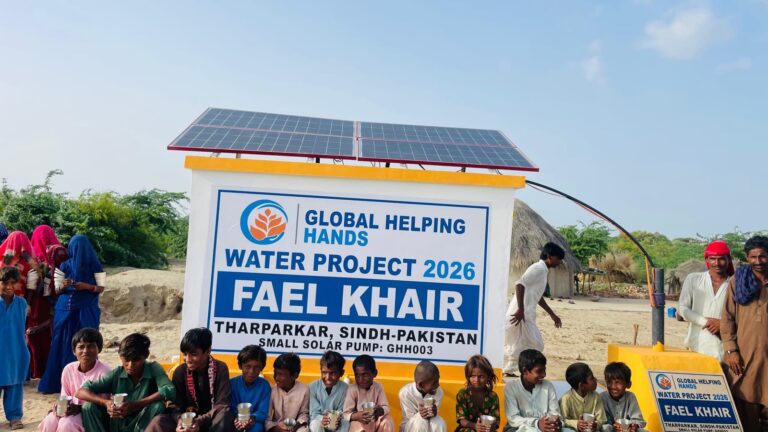 Children in front of a Global Helping Hands solar water pump in Tharparkar, Pakistan