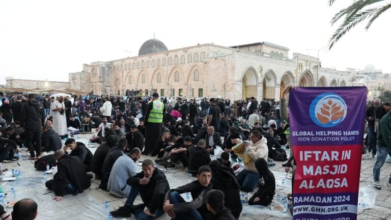 Iftar in Masjid Al Aqsa photo, 2 of 5