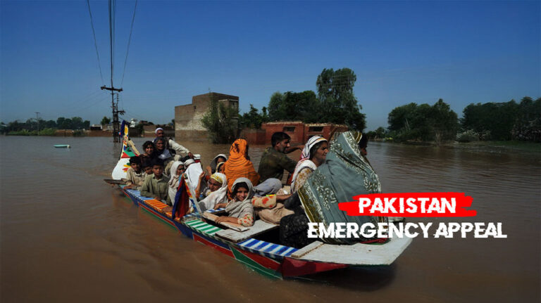 Global Helping Hands team delivering Pakistan flood relief donations