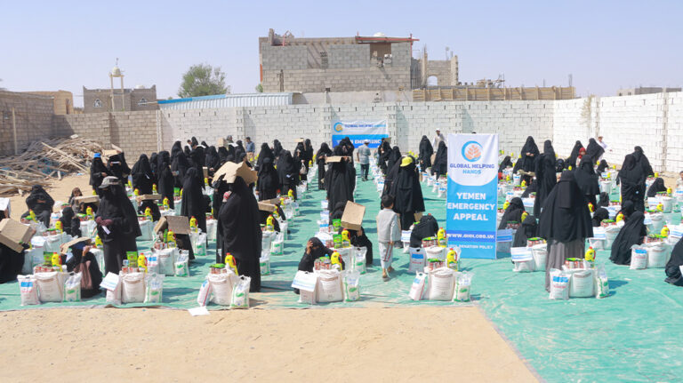 Women collecting food parcels at a Yemen Emergency Appeal distribution